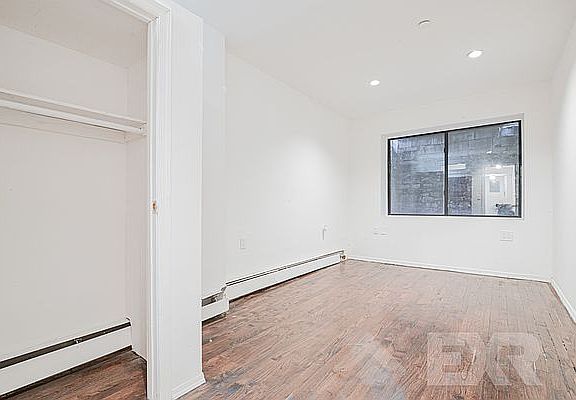 4th image of 530 W 47th St #1G