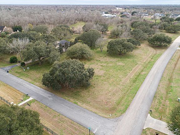 3rd image of 31527 Blue Heron Ln