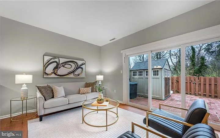 5822 Burke Manor Ct — Photo 16