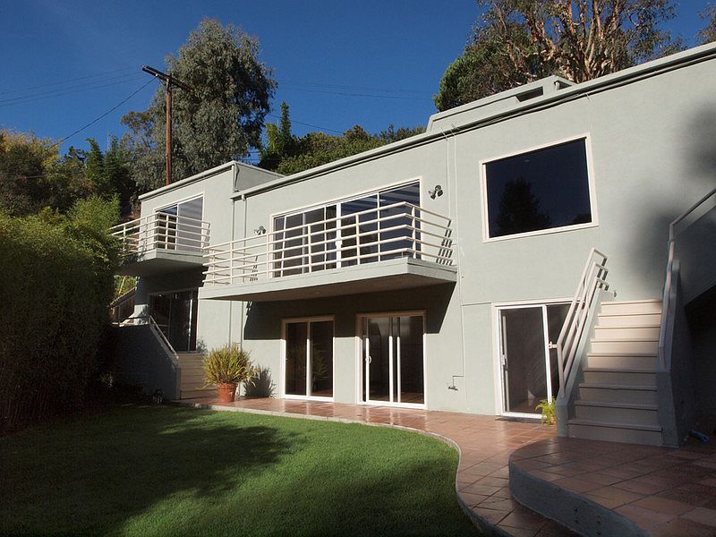 1st image of 806 Broom Way