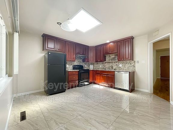 5th image of 4939 Union Ave