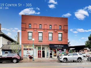 219 Center St APT 305, Grayslake, IL 60030
