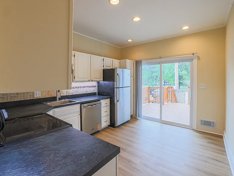 1020 W Barre St #A — Photo 7