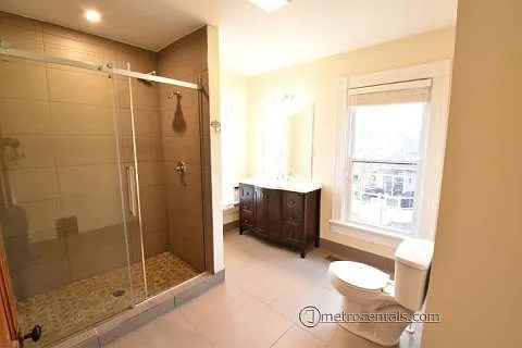 172 N Washington St — Photo 24