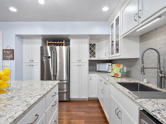 Quartz countertops 