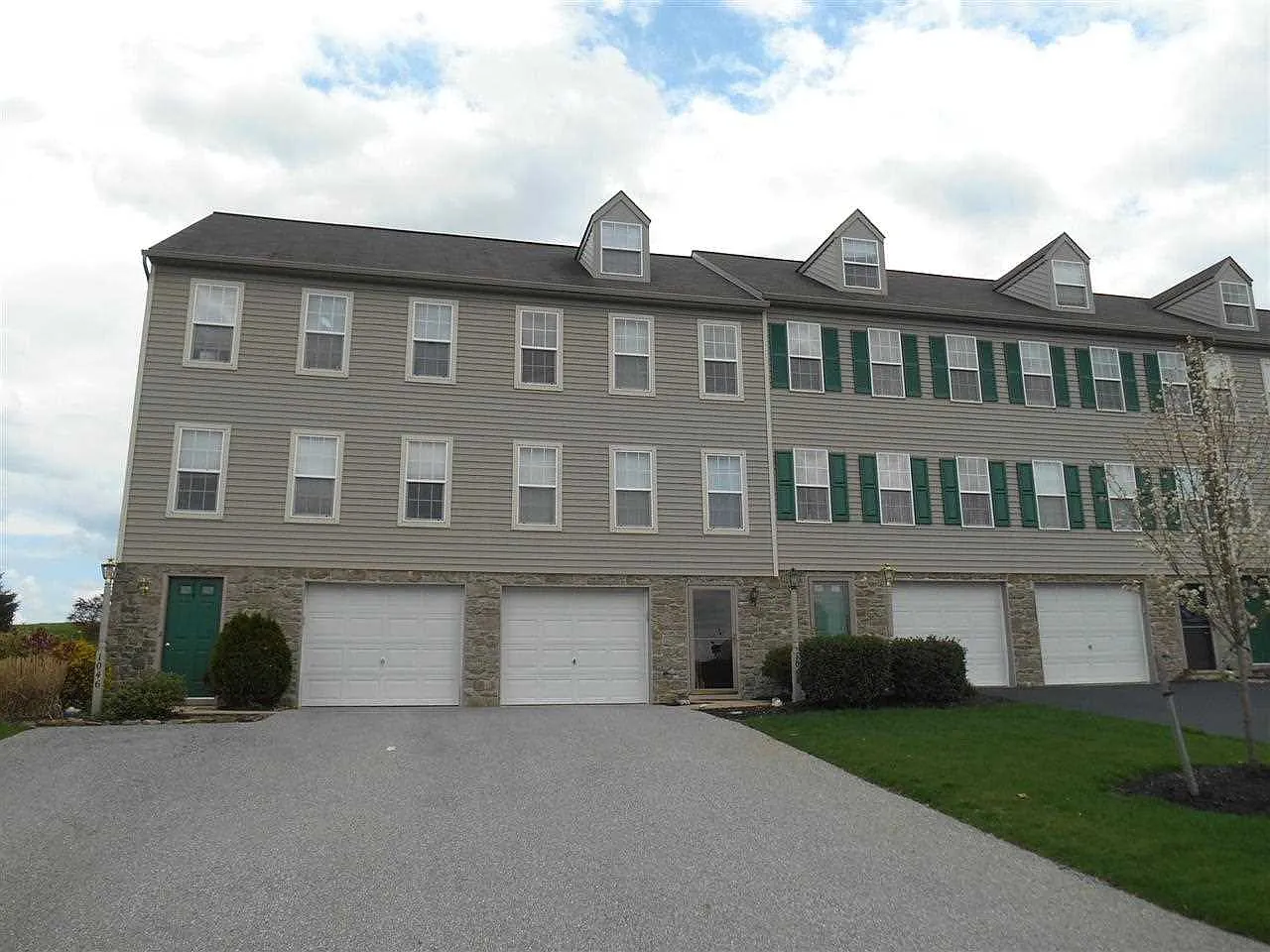 1048 Hearthridge Ln photo 1