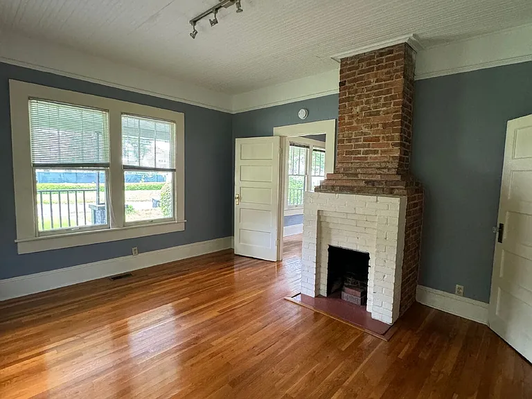 1332 N Bronough St — Photo 14