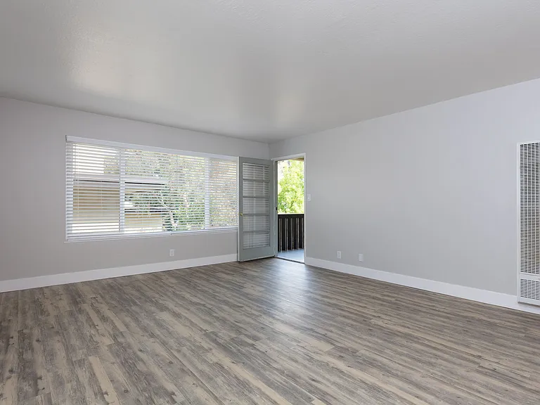 Mission Heights Apartments — Photo 13