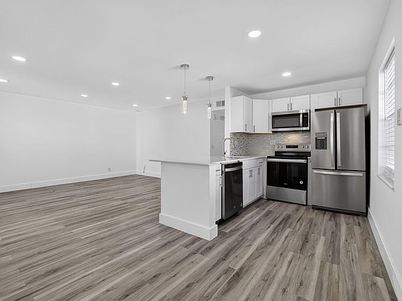 3rd image of 515 Normandy Lane