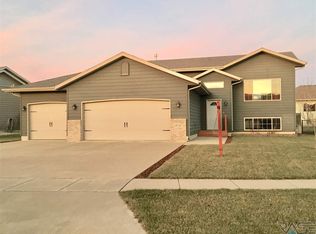 9245 W Norma Trl, Sioux Falls, SD 57106