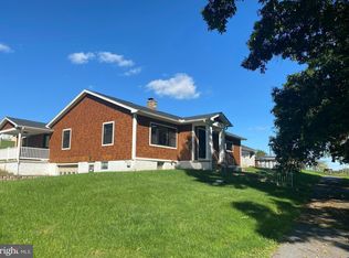3901 Sweet Arrow Lake Rd, Pine Grove, PA 17963