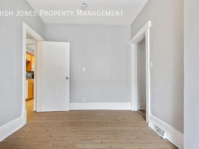 2522 Delaware Ave #LOWER - UTILITIES IN — Photo 15