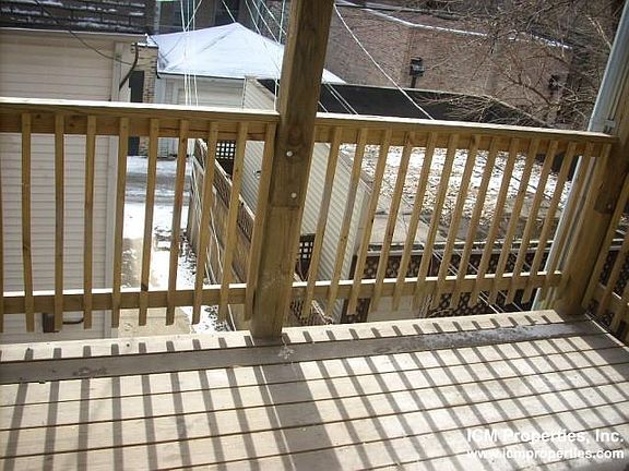 4th image of 851 W Wellington Ave #3K