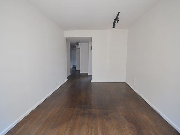 3rd image of 207 E 15th St APT 5C