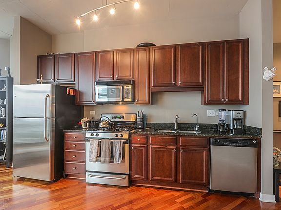 5th image of 1600 S Indiana Ave Unit 1103