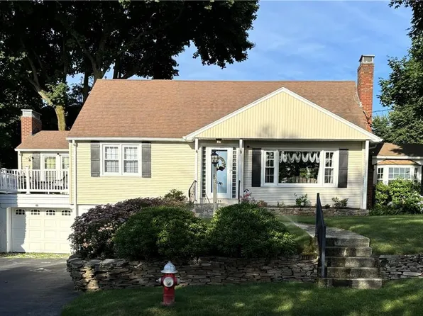 89 Fostmere Ct, Warwick, RI 02889