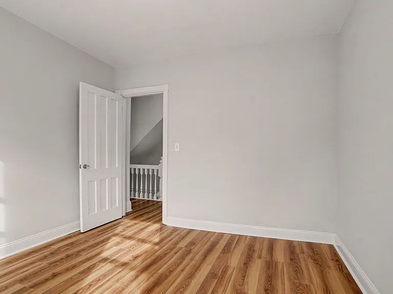 156 Hawthorne Ave — Photo 18