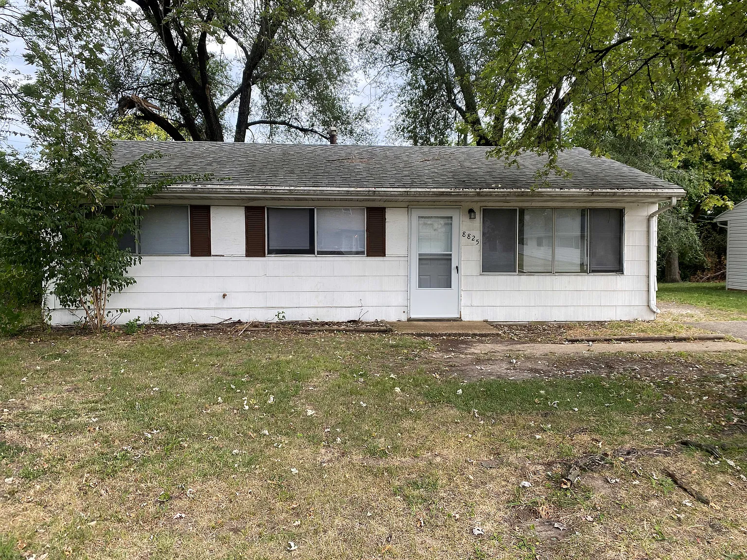 8825 Parkdale Dr photo 1