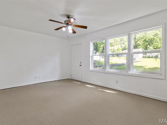 5th image of 135 Becker Dr
