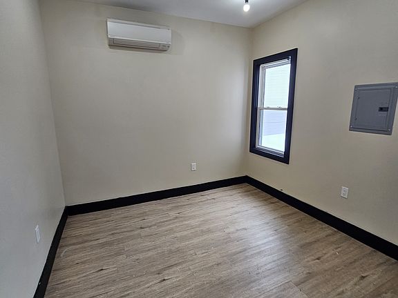 4th image of 946 W Side Ave #4