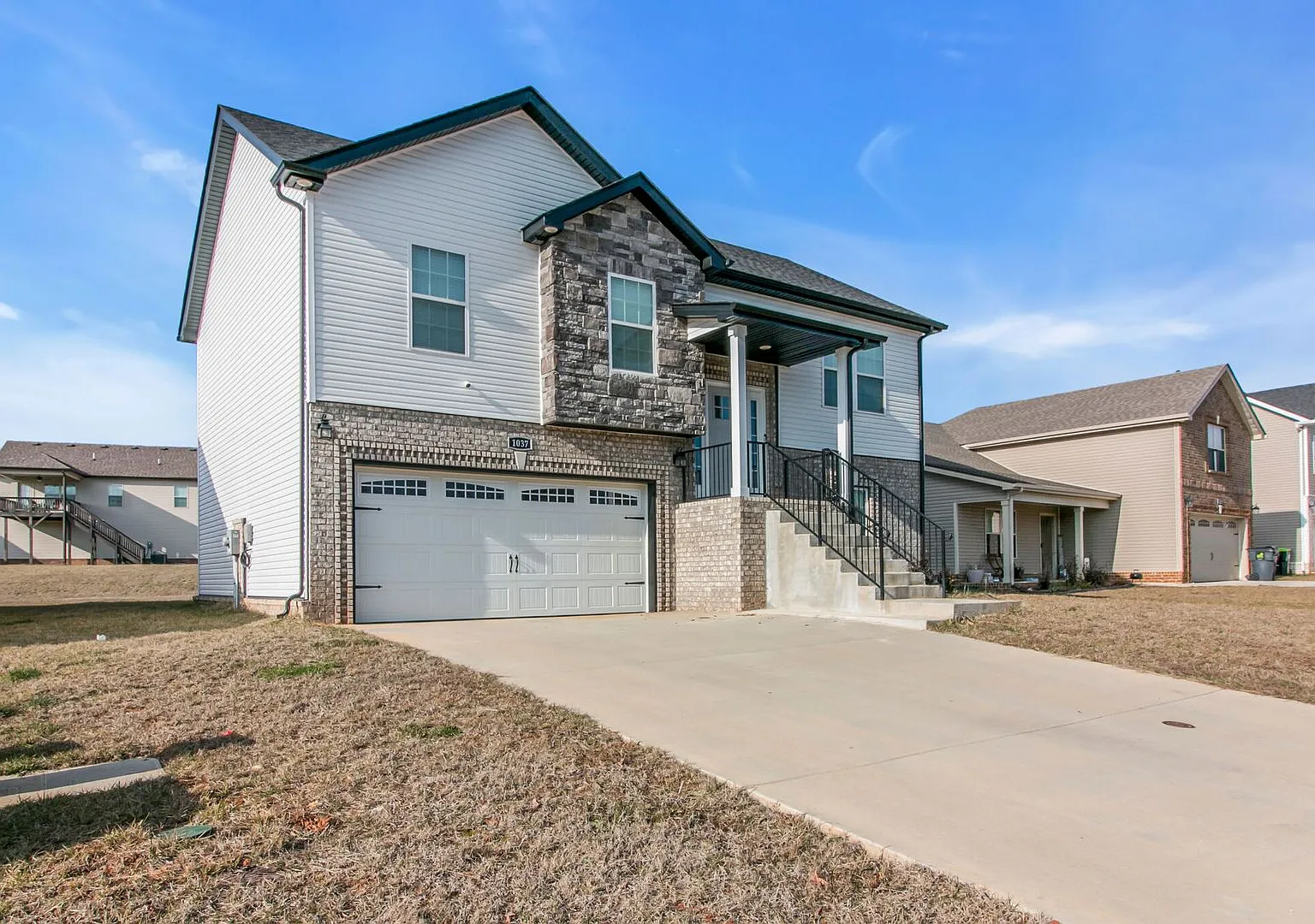 1037 Whitney Dr (For Rent) — Photo 4