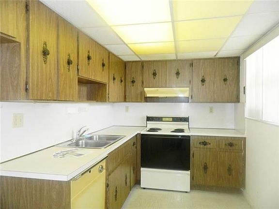 4th image of 9180 Fontainebleau Blvd APT 304
