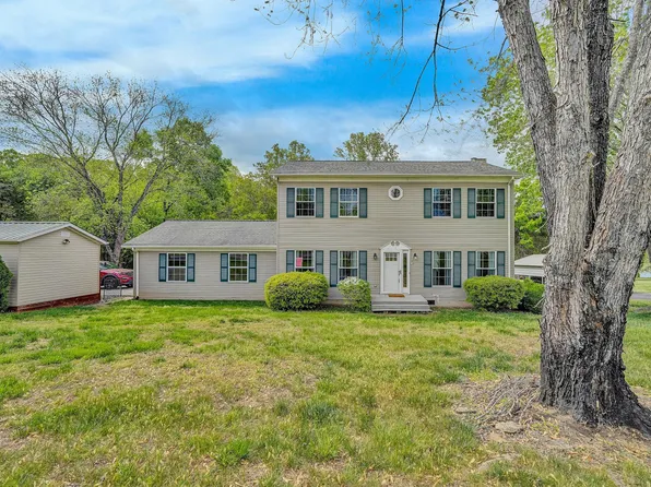 10 Sunny Cove Dr, Moneta, VA 24121