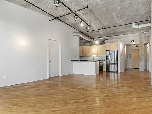 4th image of 900 N Kingsbury St APT 1127