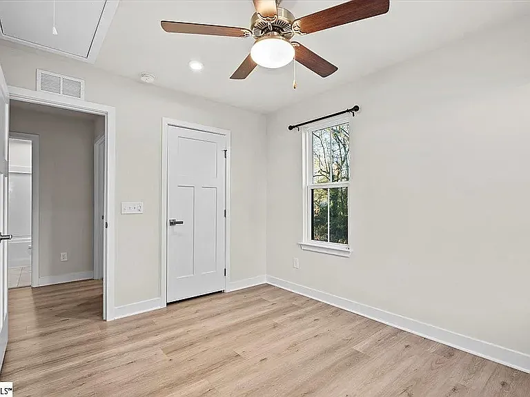 73 Connaught Ct — Photo 15