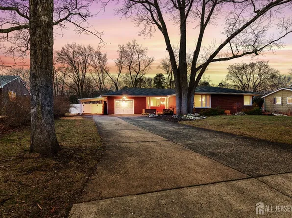 41 Brookside Ave, Old Bridge, NJ 08857