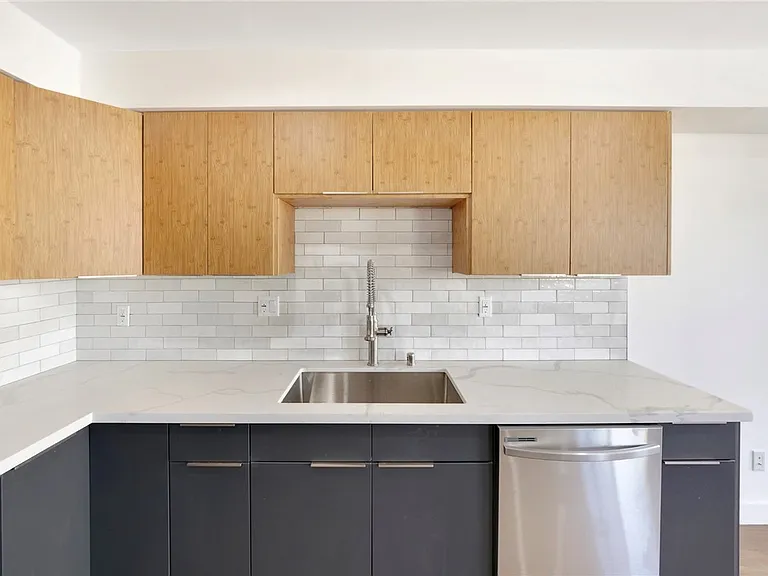 1856 S Redondo Blvd — Photo 7