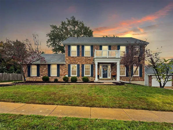 1727 Connemara Dr, Ballwin, MO 63021