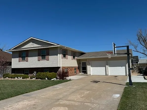 5508 Comanche Rd, Great Bend, KS 67530