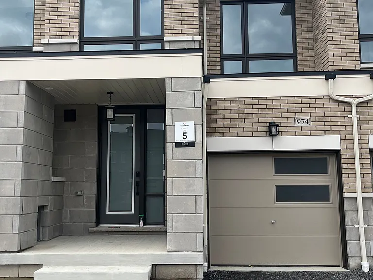 974 Crowsnest Holw — Photo 8