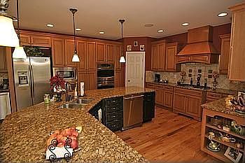 Large Kitchen with Granite Island, SS Appliances, Huge Morning Room 