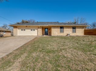 304 N Lyndalyn Ave, Desoto, TX 75115