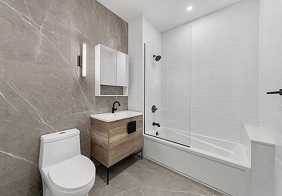 4th image of 2490 3rd Ave #3H