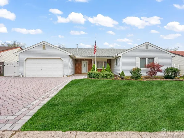 41 Rodak Cir, Edison, NJ 08817