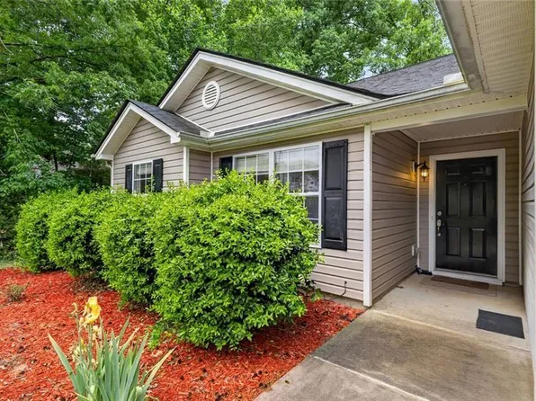 466 Raymond Dr, Winder, GA 30680