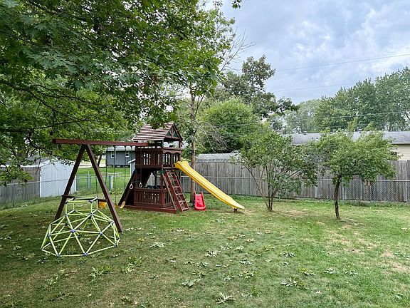 4th image of 127 8th Ave SE