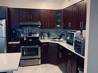 22-41 38th St #3B, Astoria, NY 11105