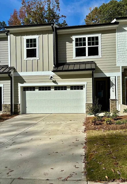 3 bed, 2.5 bath, 2267 sqft, $3,200 — Photo 1