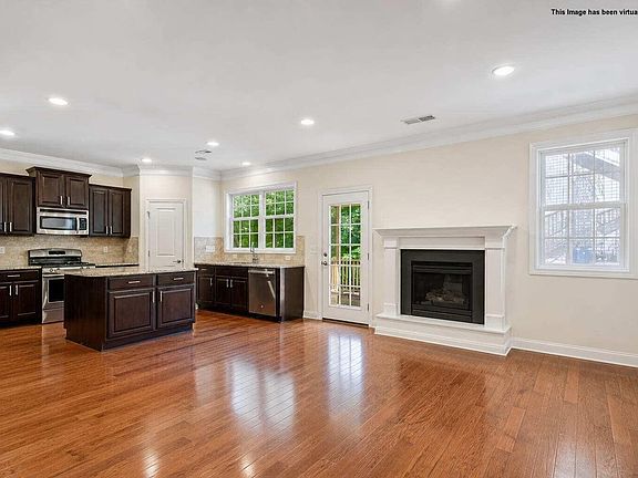 3rd image of 112 Somers Ln