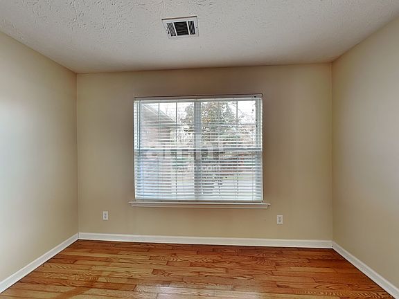5th image of 2122 Creek Trl