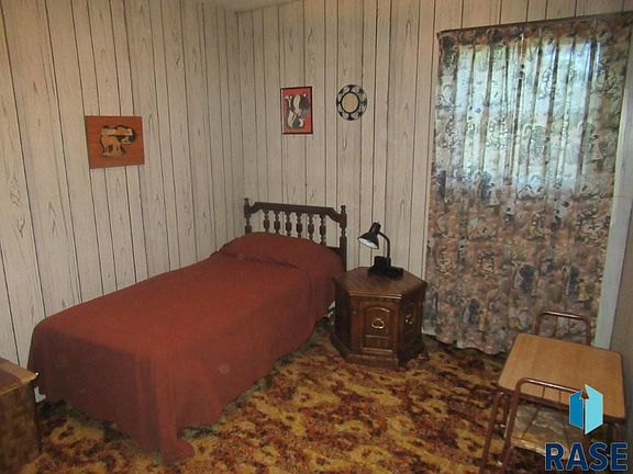 3rd image of 440 Main St