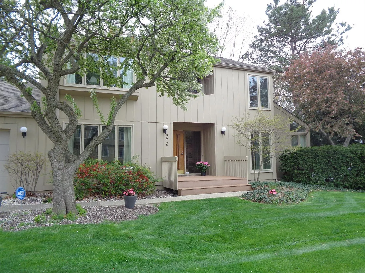 3610 Charter Pl photo 1