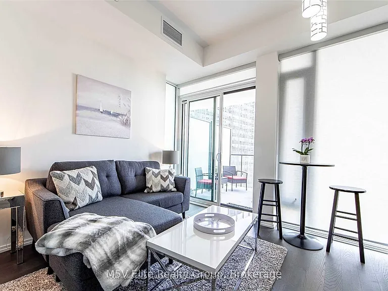5 Soudan Ave #1512 — Photo 1