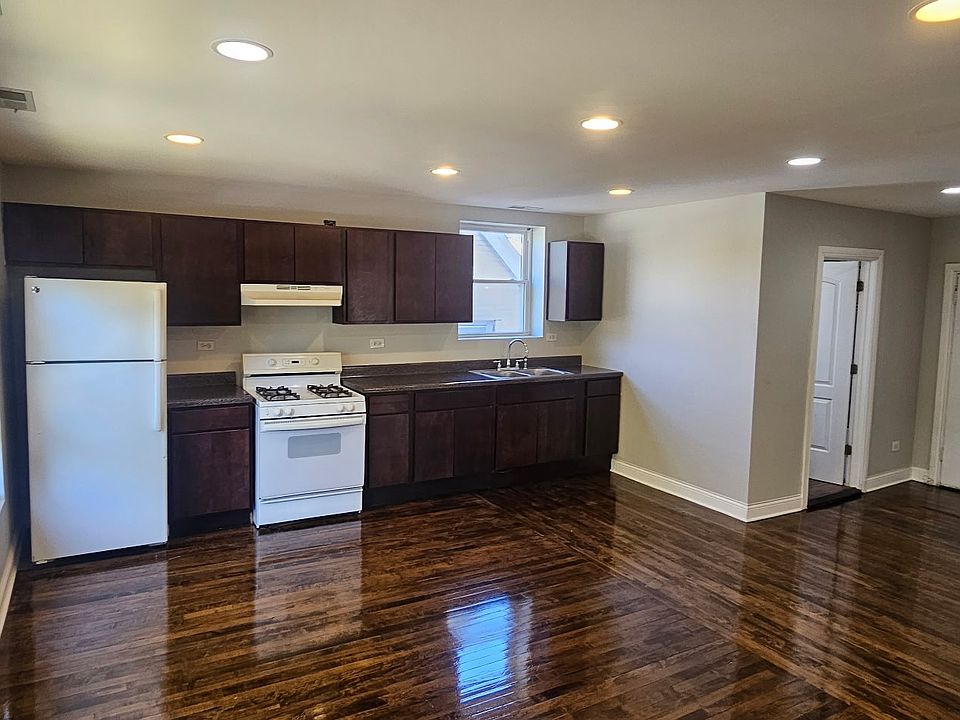 1st image of 9325 S Vanderpoel Ave #2F