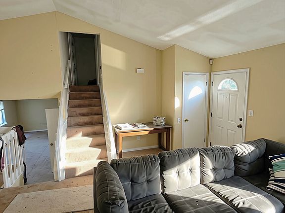 4th image of 976 Worcester Pl NW