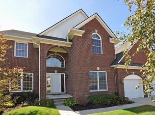 46341 Sawyer Ln, Macomb, MI 48044